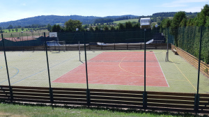 Hřiště - umělý povrch